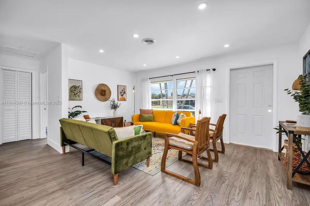 最近租的: $3,980 (4 贝兹, 2 浴室, 1550 平方英尺)