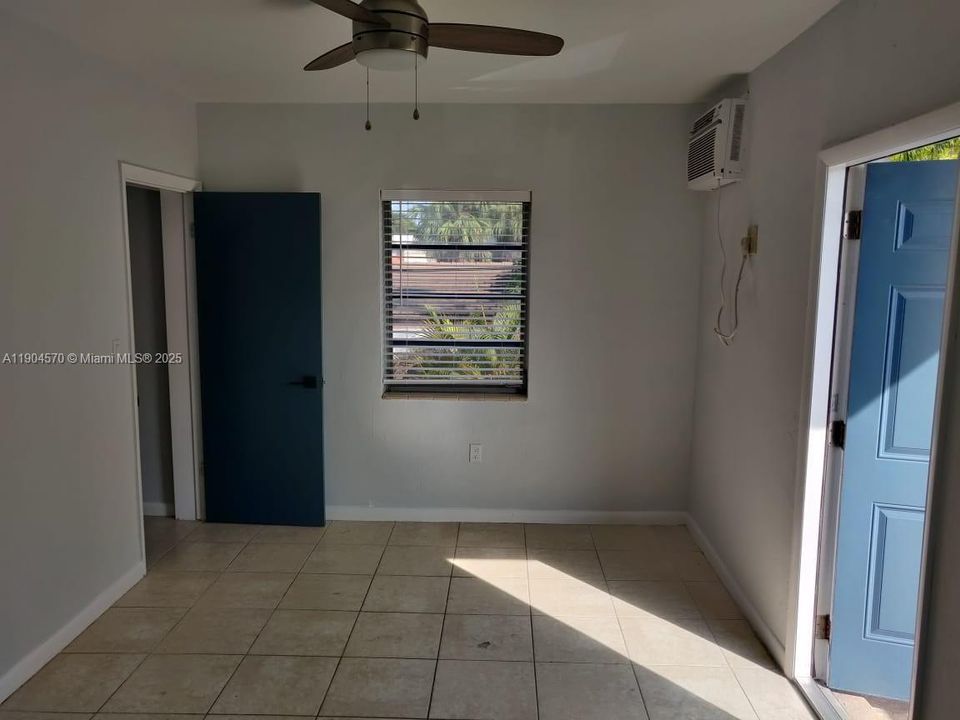For Rent: $1,800 (1 beds, 1 baths, 470 Square Feet)