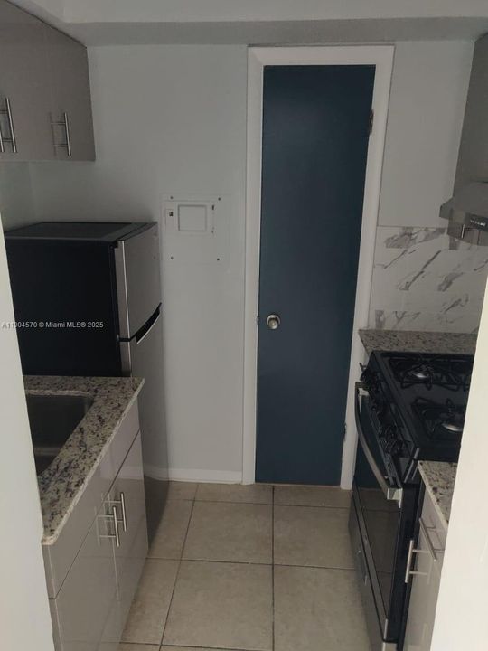 For Rent: $1,800 (1 beds, 1 baths, 470 Square Feet)