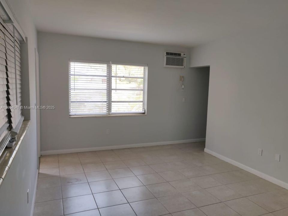For Rent: $1,800 (1 beds, 1 baths, 470 Square Feet)