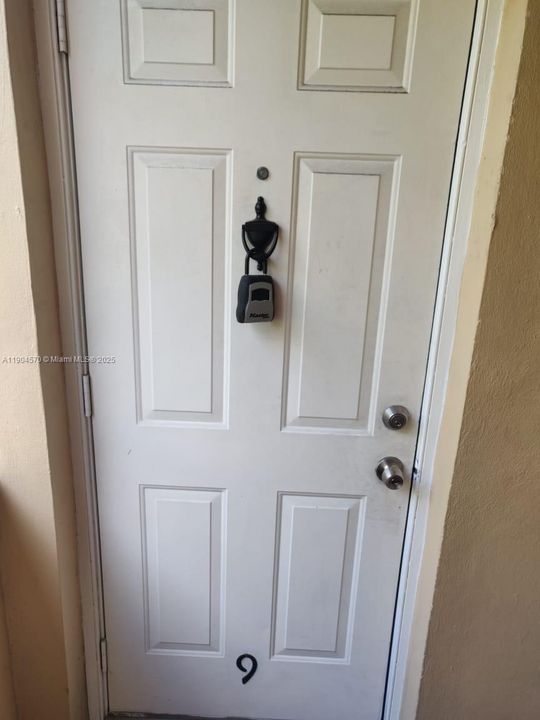 For Rent: $1,800 (1 beds, 1 baths, 470 Square Feet)