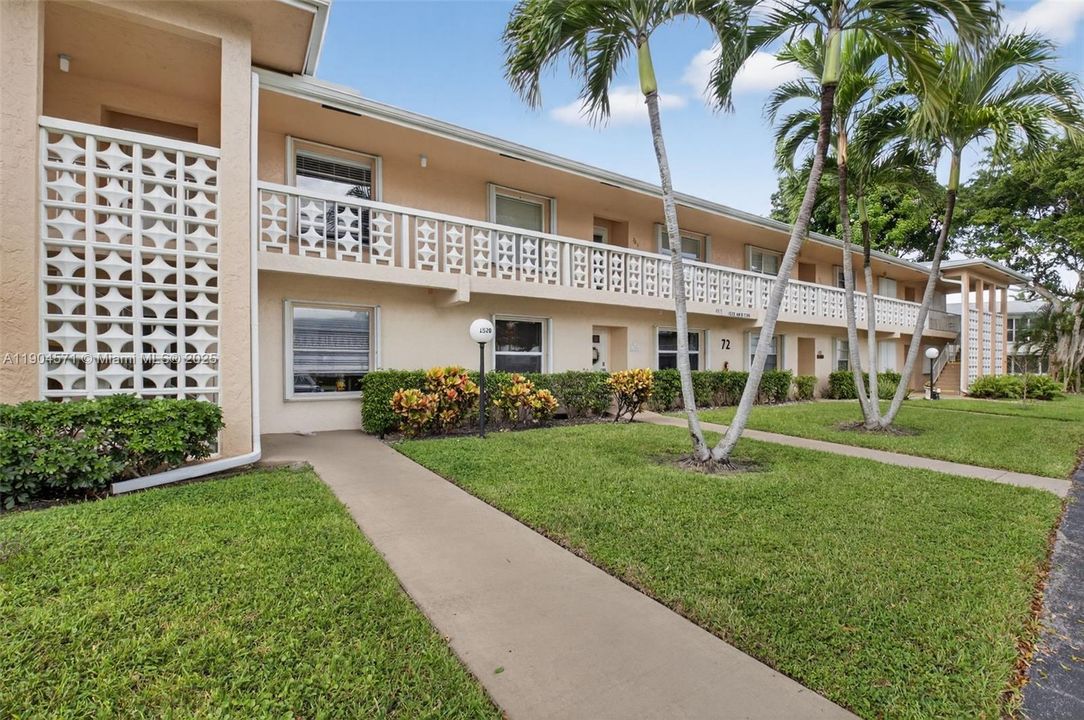 Под контрактом: $239,000 (2 спален, 2 ванн, 1335 Квадратных фут)