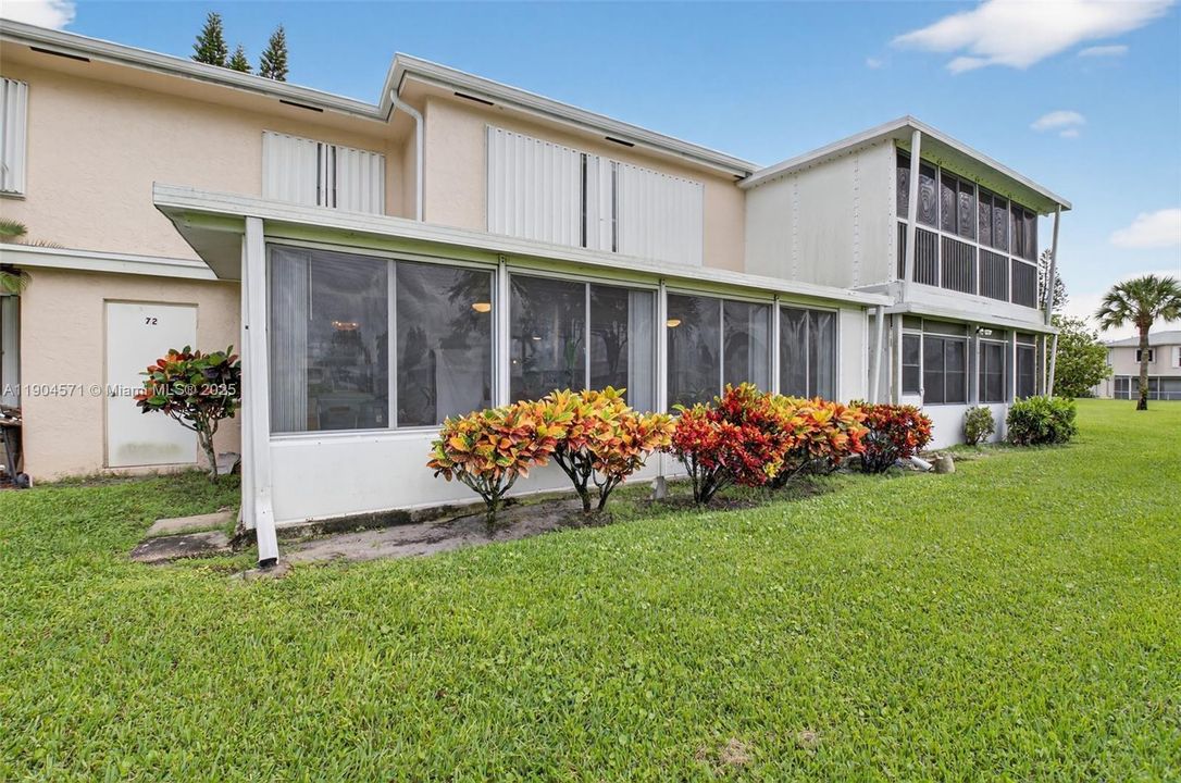 Под контрактом: $239,000 (2 спален, 2 ванн, 1335 Квадратных фут)