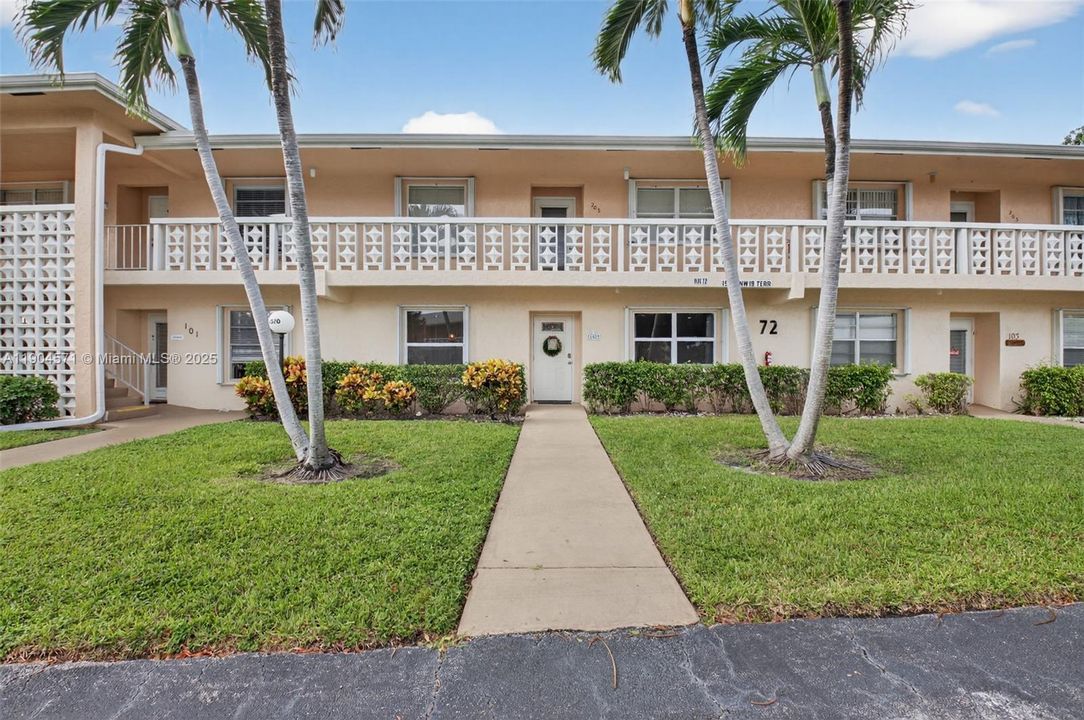 Под контрактом: $239,000 (2 спален, 2 ванн, 1335 Квадратных фут)