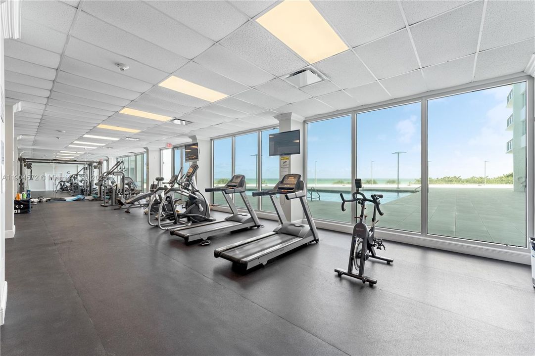 合同活跃: $450,000 (1 贝兹, 2 浴室, 912 平方英尺)