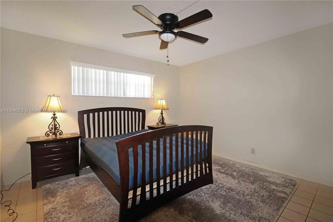 Под контрактом: $115,000 (2 спален, 2 ванн, 1170 Квадратных фут)