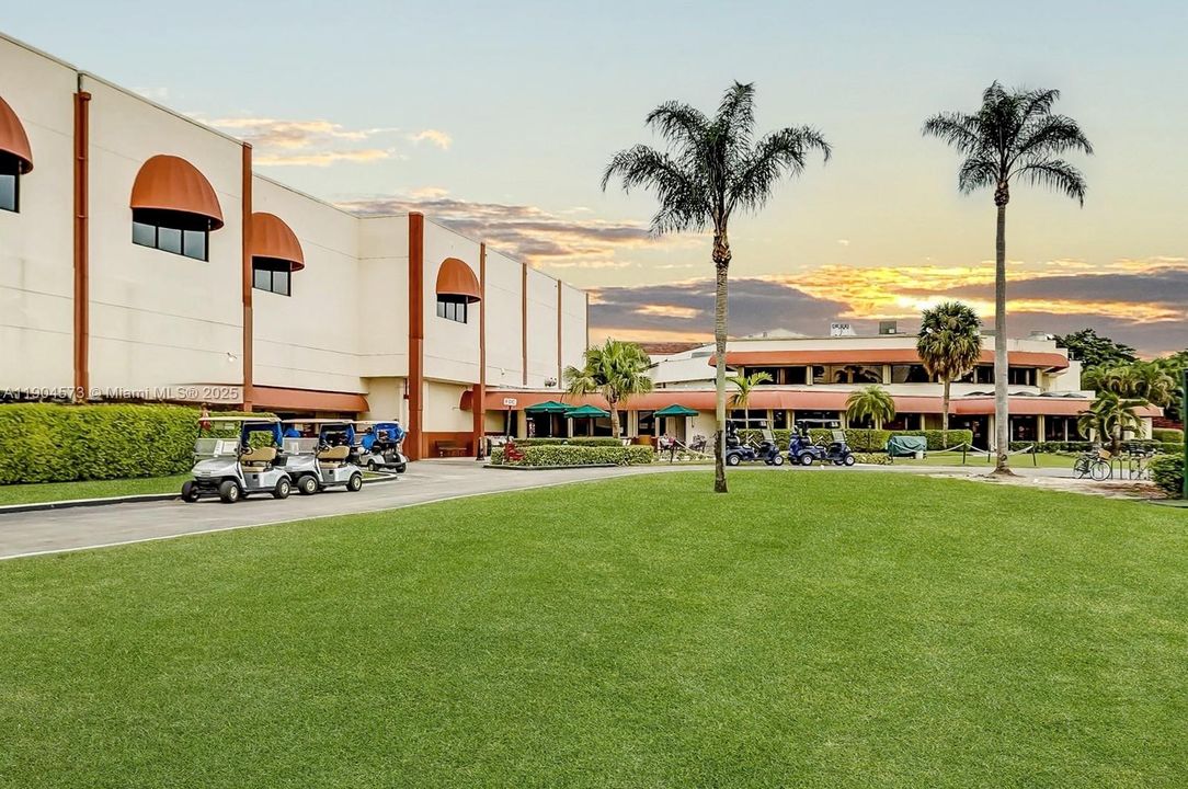 Под контрактом: $115,000 (2 спален, 2 ванн, 1170 Квадратных фут)