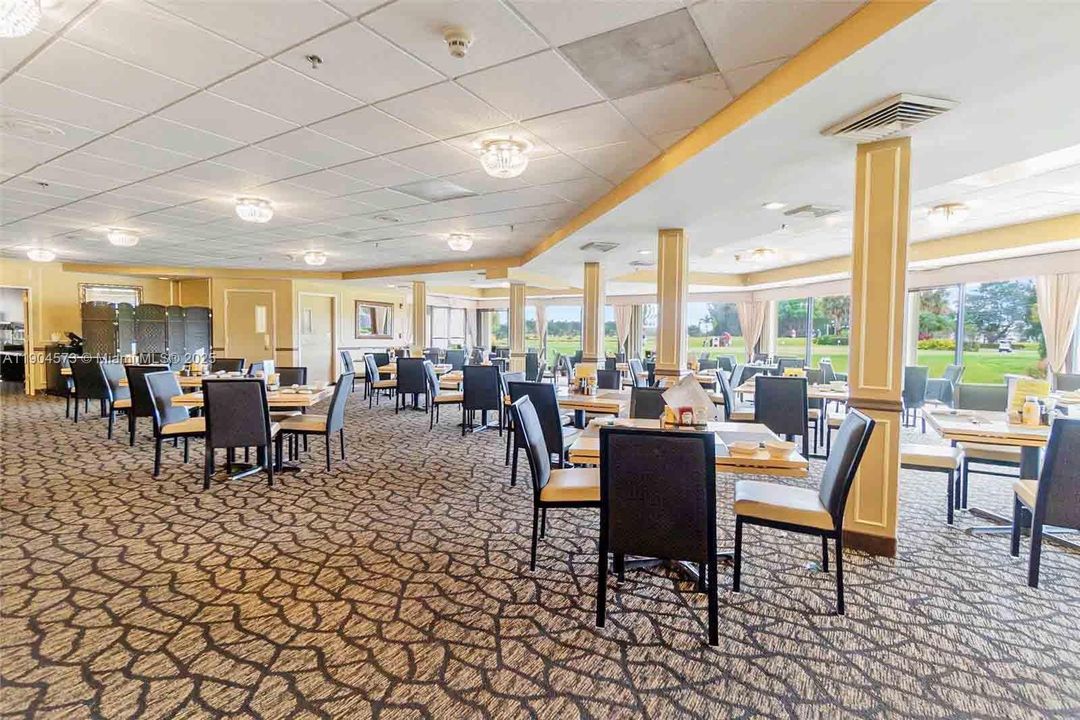 Под контрактом: $115,000 (2 спален, 2 ванн, 1170 Квадратных фут)