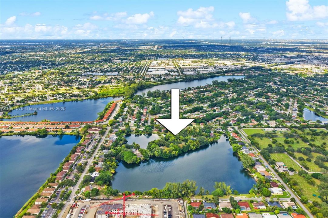 待售: $335,000 (1.43 acres)