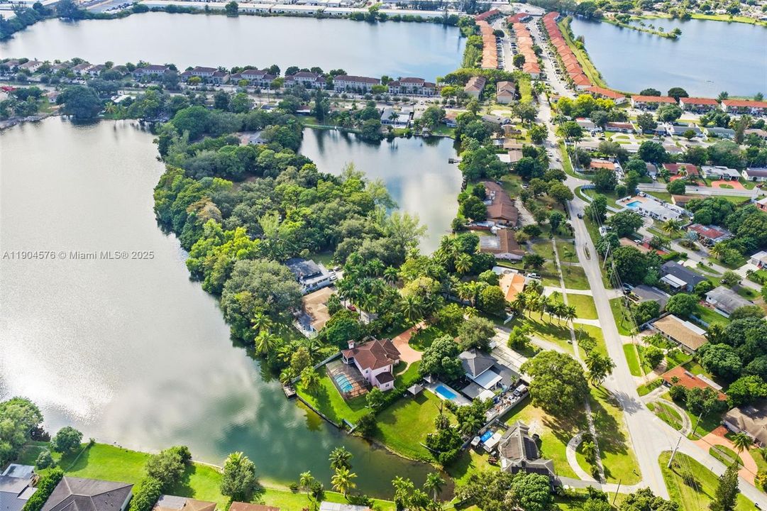 待售: $335,000 (1.43 acres)