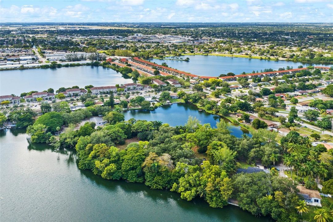 待售: $335,000 (1.43 acres)