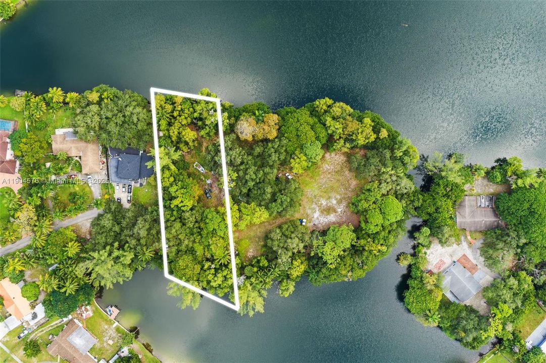 待售: $335,000 (1.43 acres)