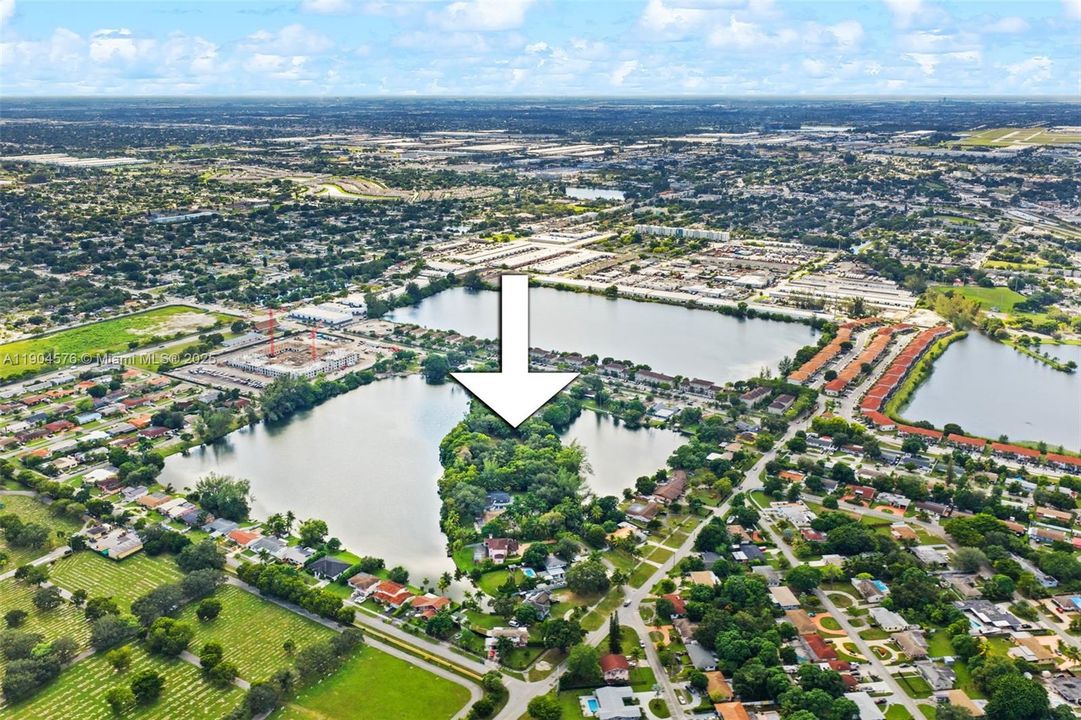 待售: $335,000 (1.43 acres)