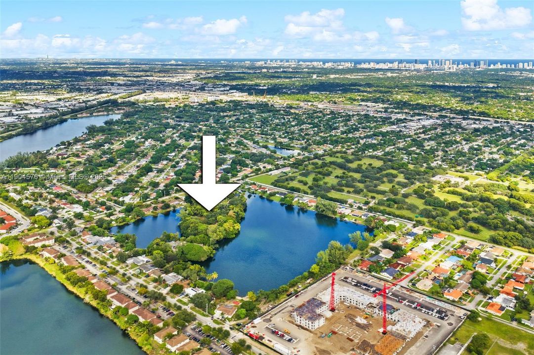 待售: $335,000 (1.43 acres)