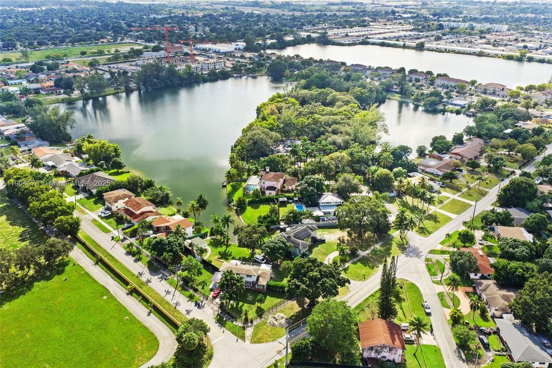 待售: $335,000 (1.43 acres)