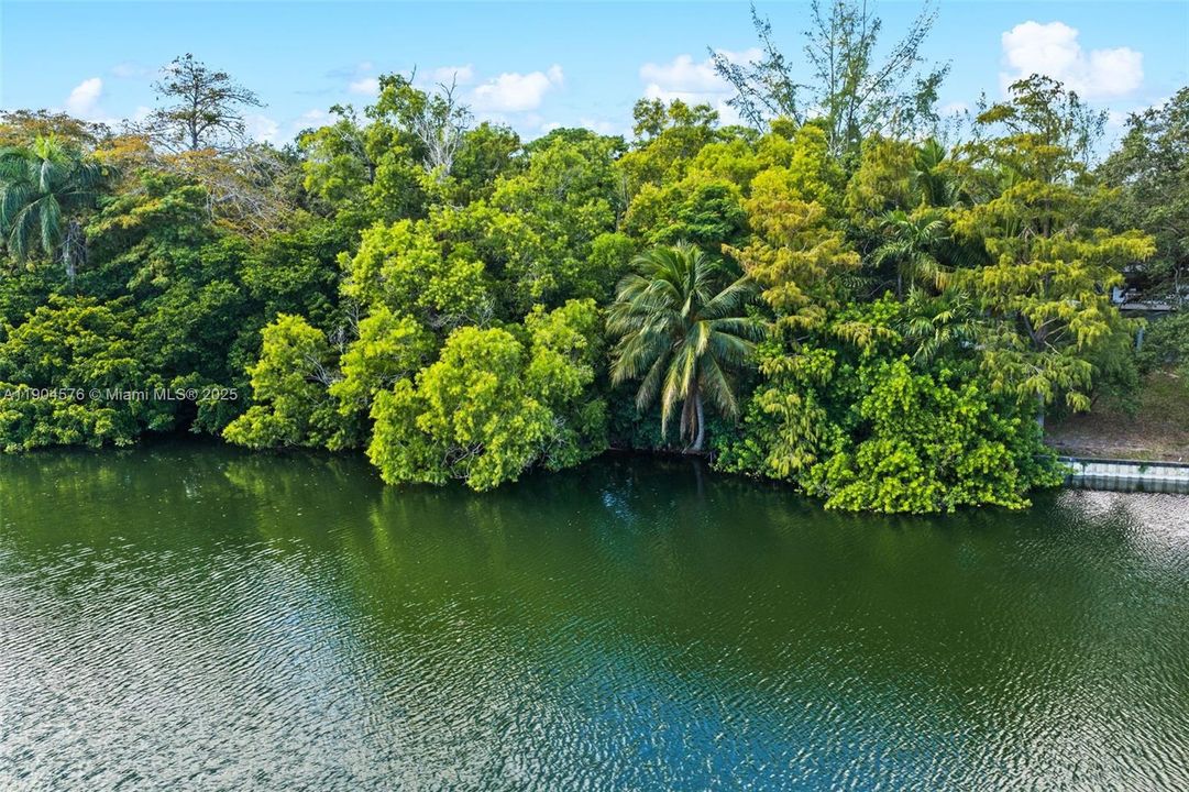 待售: $335,000 (1.43 acres)