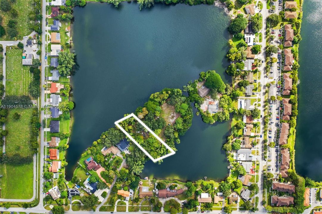 待售: $335,000 (1.43 acres)