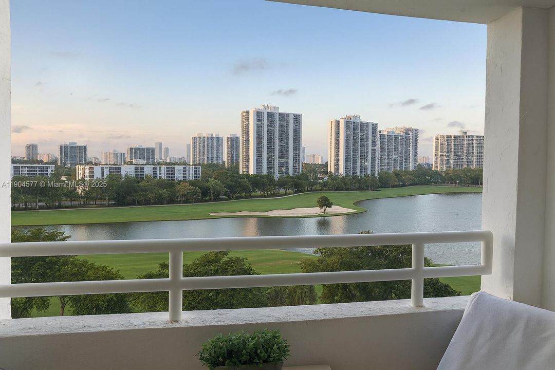 待售: $375,000 (2 贝兹, 2 浴室, 1094 平方英尺)