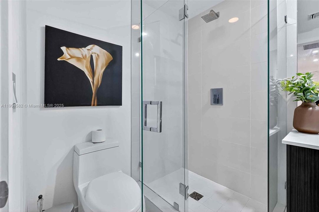 Recently Rented: $4,300 (1 beds, 2 baths, 843 Square Feet)