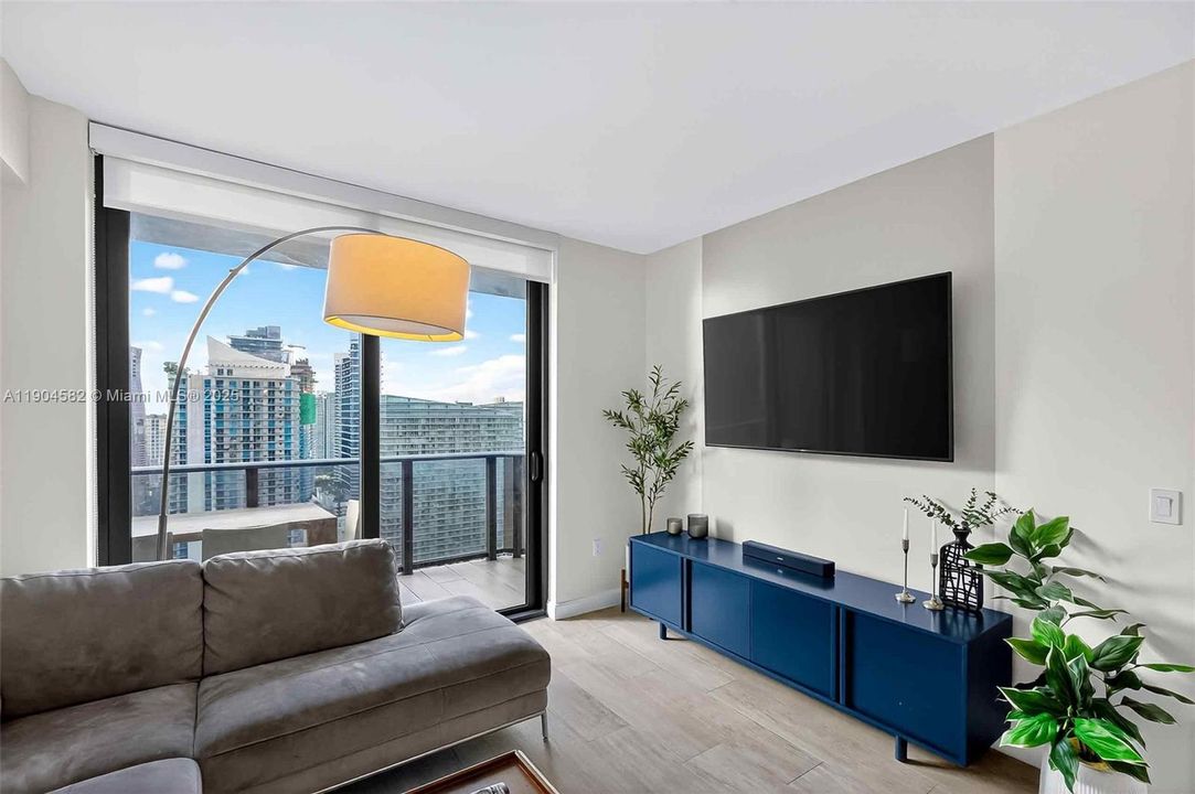 Recently Rented: $4,300 (1 beds, 2 baths, 843 Square Feet)