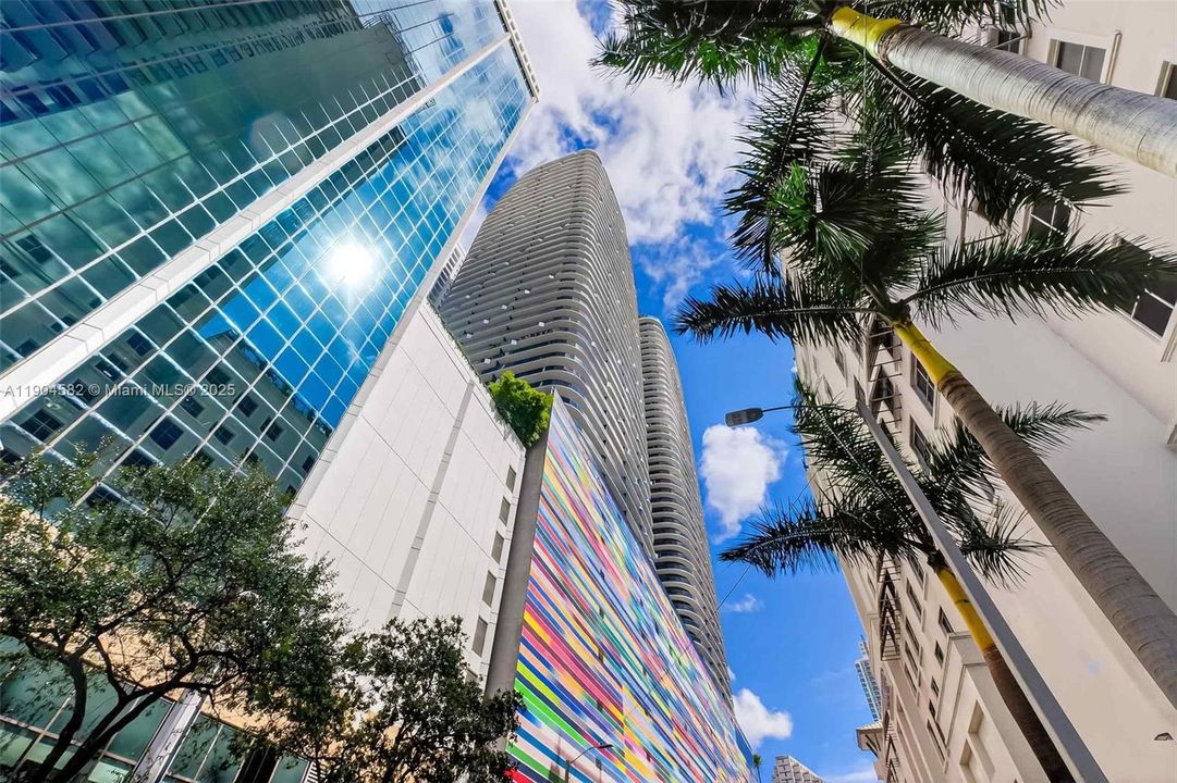 Recently Rented: $4,300 (1 beds, 2 baths, 843 Square Feet)