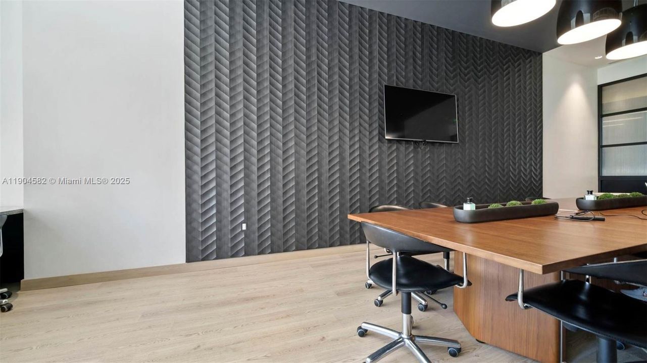 Recently Rented: $4,300 (1 beds, 2 baths, 843 Square Feet)