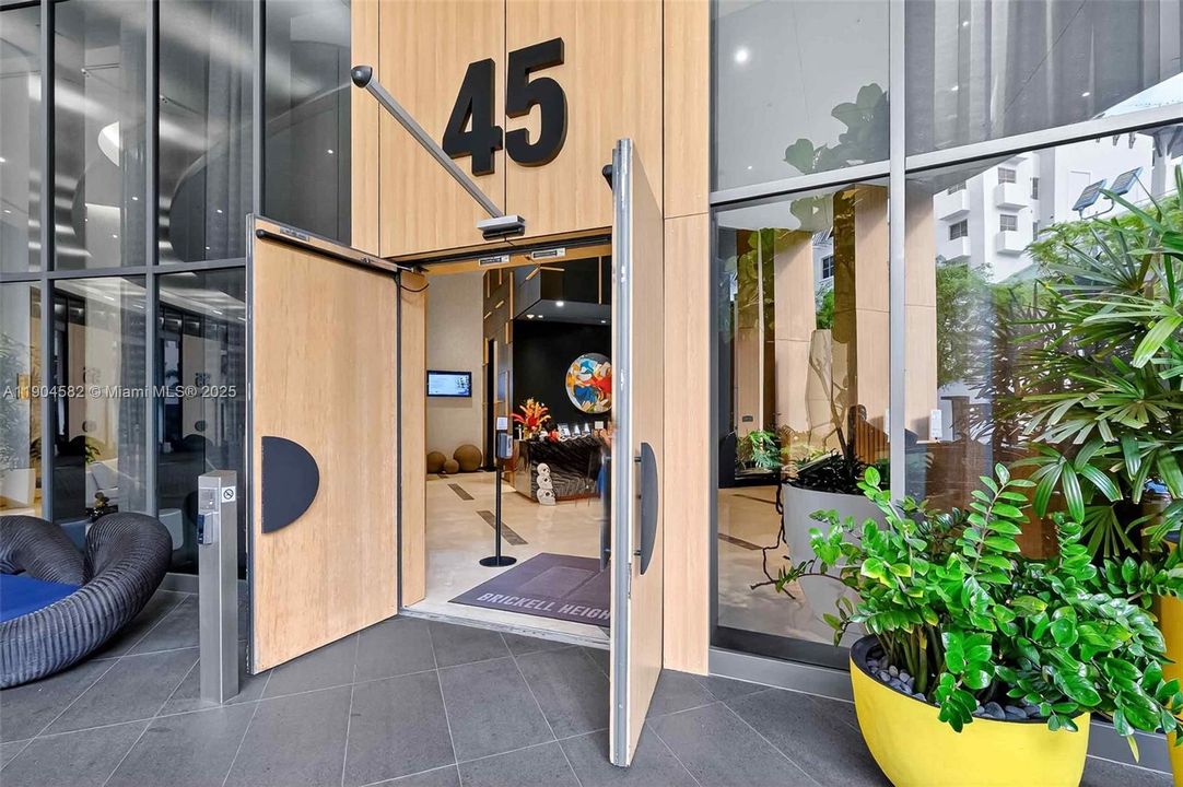 Recently Rented: $4,300 (1 beds, 2 baths, 843 Square Feet)