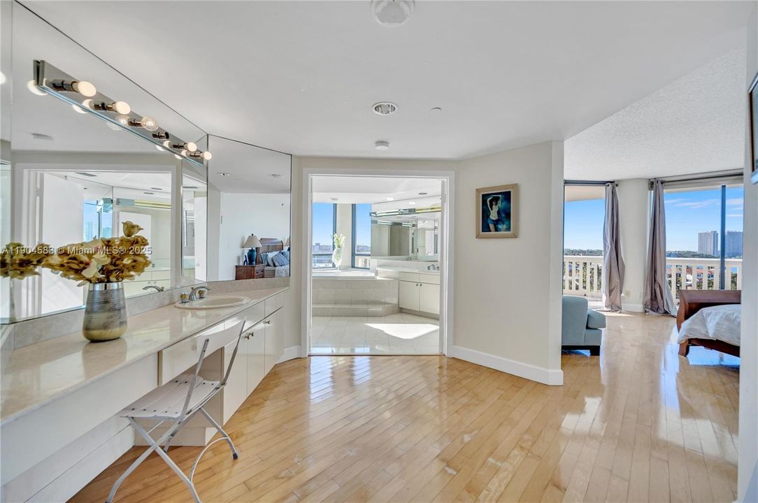 待售: $1,750,000 (4 贝兹, 4 浴室, 4050 平方英尺)