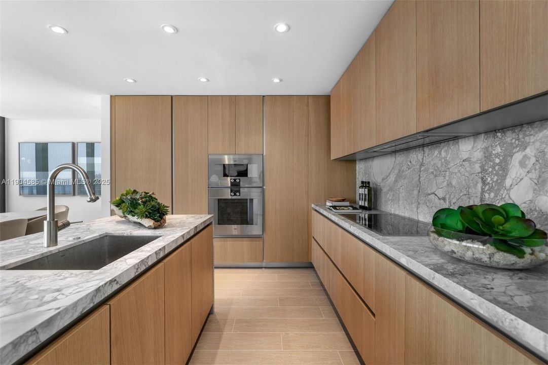 For Rent: $35,000 (3 beds, 3 baths, 2930 Square Feet)