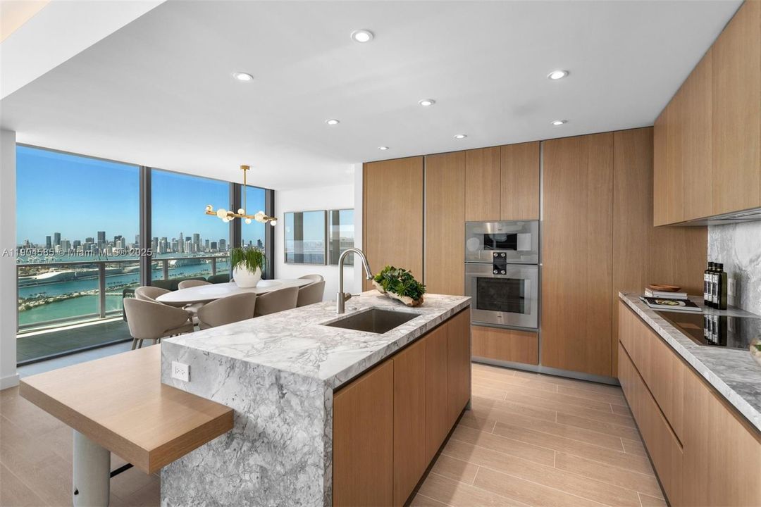 For Rent: $35,000 (3 beds, 3 baths, 2930 Square Feet)