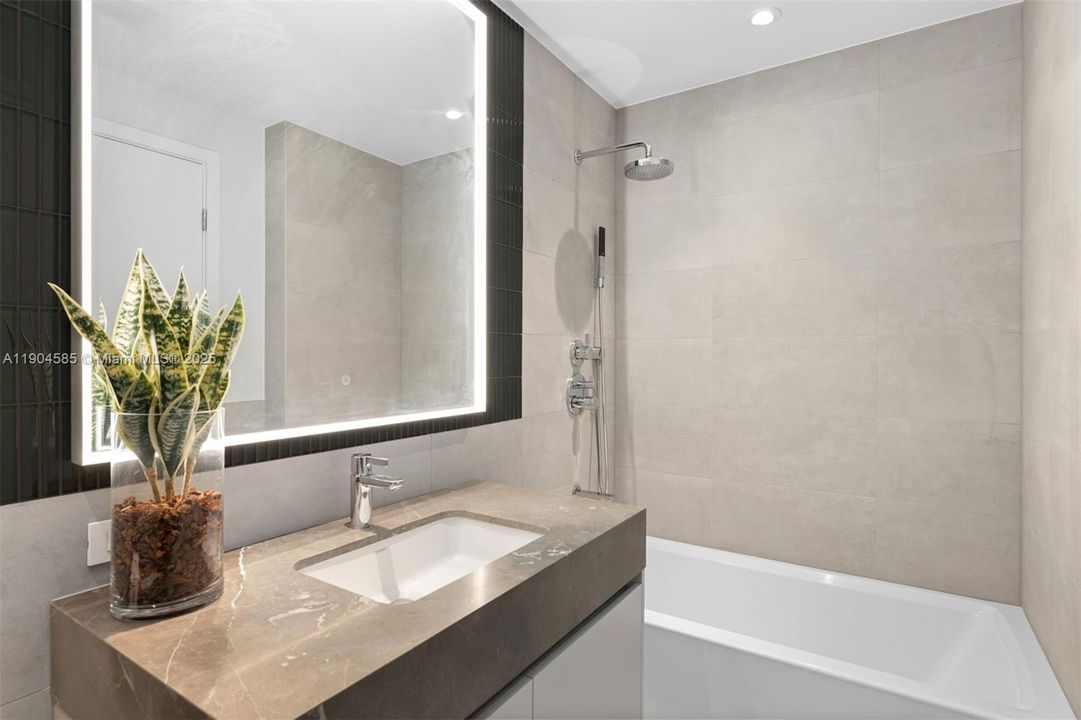 For Rent: $35,000 (3 beds, 3 baths, 2930 Square Feet)