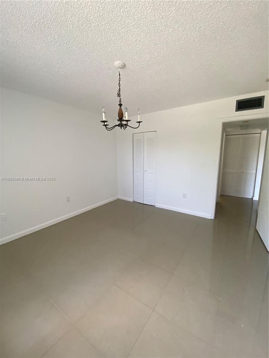 For Sale: $255,000 (1 beds, 1 baths, 672 Square Feet)
