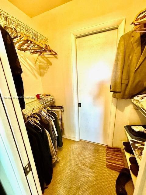 На продажу: $210,000 (2 спален, 1 ванн, 850 Квадратных фут)