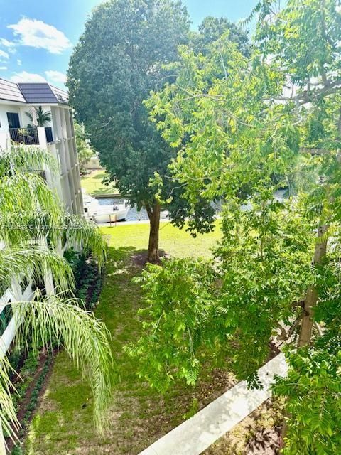 На продажу: $210,000 (2 спален, 1 ванн, 850 Квадратных фут)