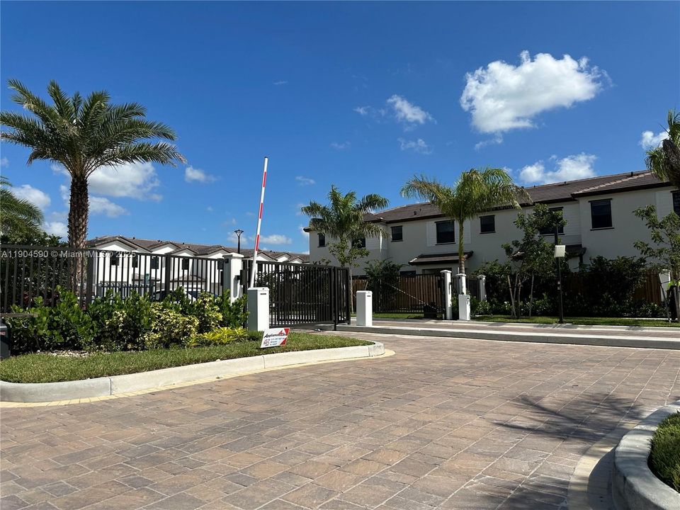 En Renta: $3,350 (3 camas, 2 baños, 1507 Pies cuadrados)