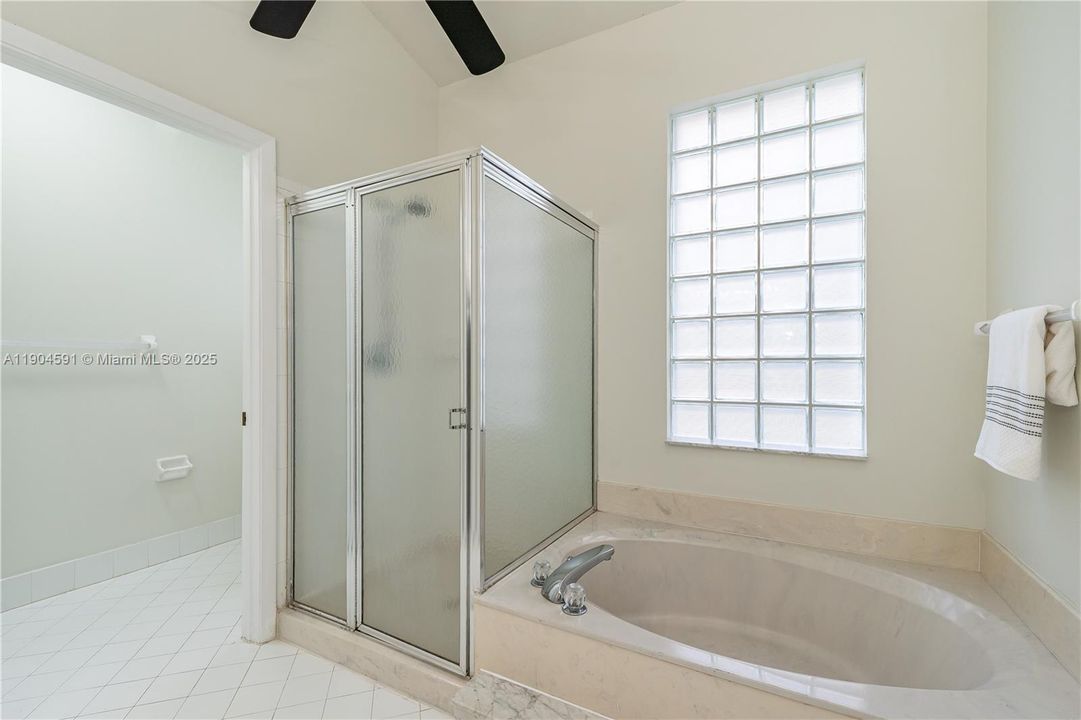 Activo con contrato: $615,000 (3 camas, 2 baños, 1717 Pies cuadrados)