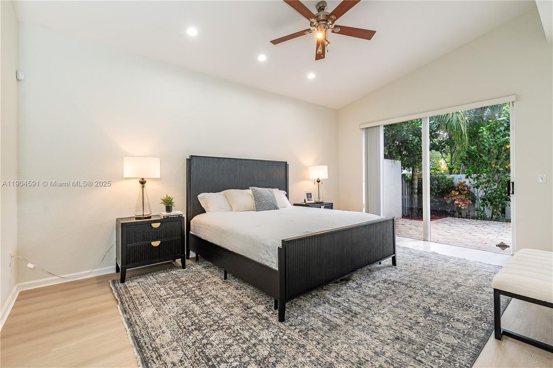 Activo con contrato: $615,000 (3 camas, 2 baños, 1717 Pies cuadrados)