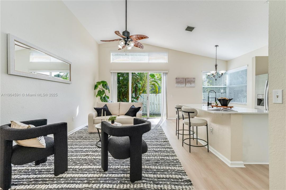 Activo con contrato: $615,000 (3 camas, 2 baños, 1717 Pies cuadrados)