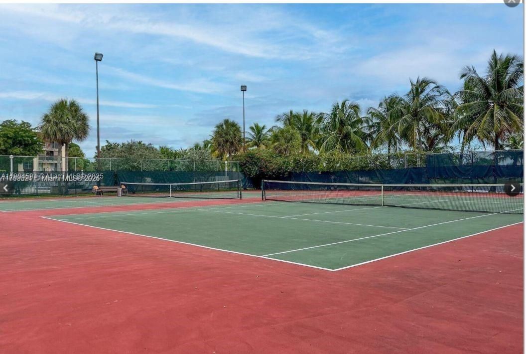 For Sale: $210,000 (1 beds, 1 baths, 614 Square Feet)