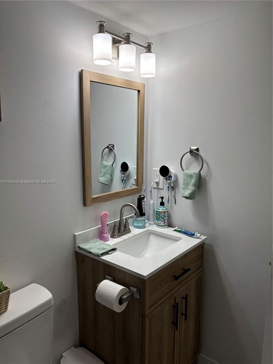 For Sale: $210,000 (1 beds, 1 baths, 614 Square Feet)