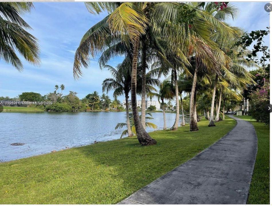 For Sale: $210,000 (1 beds, 1 baths, 614 Square Feet)