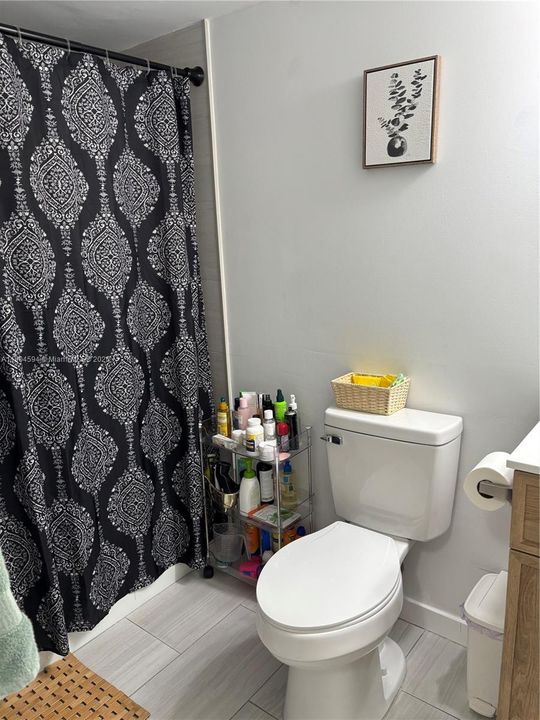 For Sale: $210,000 (1 beds, 1 baths, 614 Square Feet)