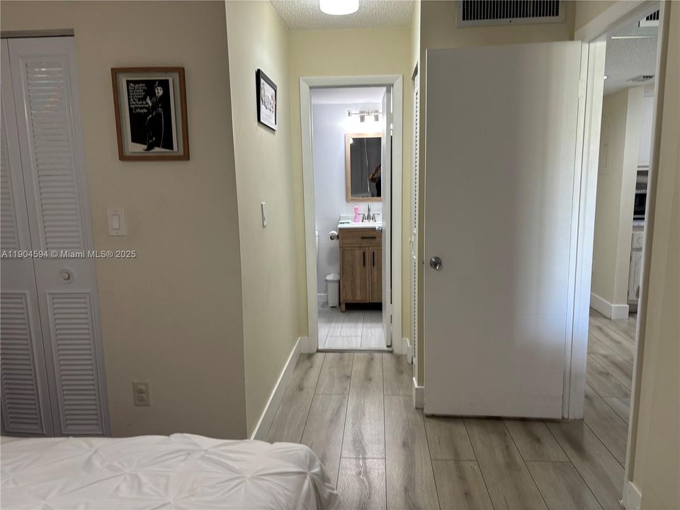 For Sale: $210,000 (1 beds, 1 baths, 614 Square Feet)