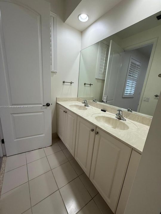 Recently Rented: $2,650 (2 beds, 2 baths, 1440 Square Feet)