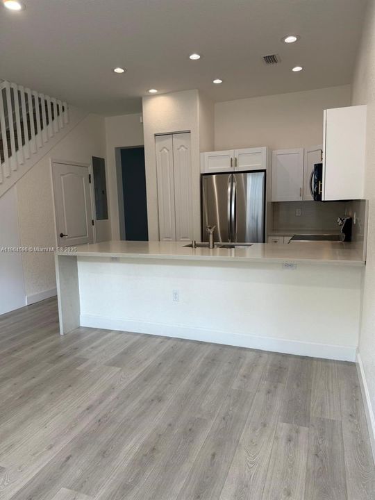 Recently Rented: $2,650 (2 beds, 2 baths, 1440 Square Feet)