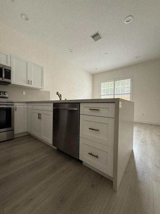 Recently Rented: $2,650 (2 beds, 2 baths, 1440 Square Feet)