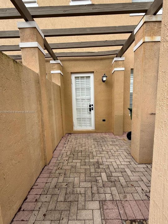 Recently Rented: $2,650 (2 beds, 2 baths, 1440 Square Feet)