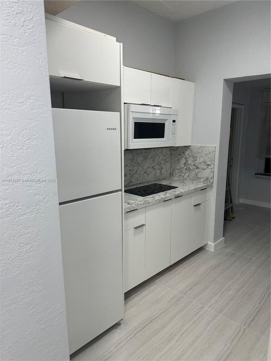 For Rent: $1,700 (1 beds, 1 baths, 2212 Square Feet)