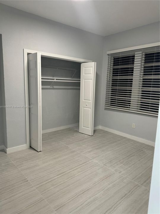 For Rent: $1,700 (1 beds, 1 baths, 2212 Square Feet)