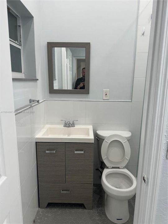 For Rent: $1,700 (1 beds, 1 baths, 2212 Square Feet)